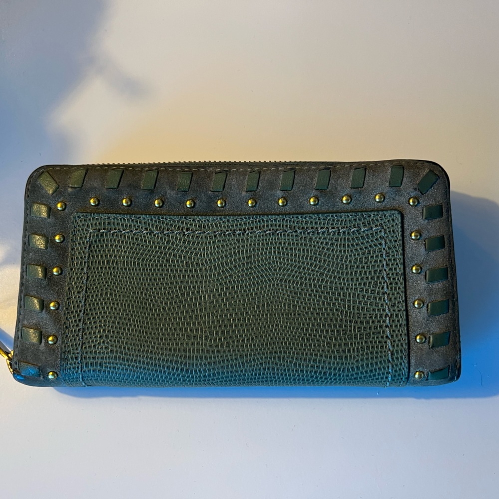 Fossil wallet in good condition